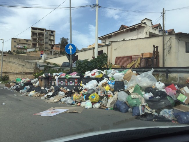 Calabria, sistema rifiuti al collasso. «Quali impegni dai candidati regionali?»