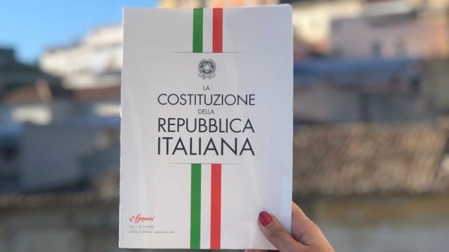 Trebisacce. Il testo della Costituzione Italiana in regalo a tutti i diciottenni