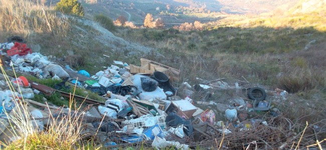 Abbandono rifiuti. Pugno duro del sindaco di Cassano allo Ionio contro i «sozzoni»