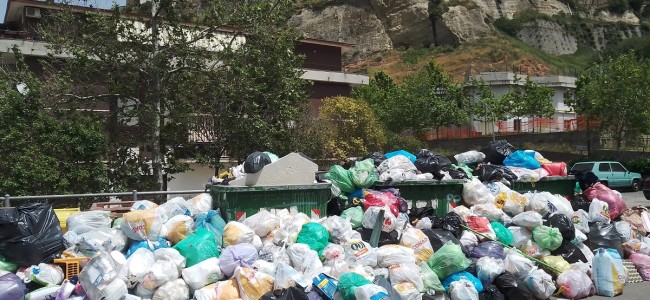 In Calabria è sempre emergenza. Rifiuti, nella Sibaritide rischio igienico-sanitario in vista dell’estate In Calabria è sempre emergenza. Rifiuti, nella Sibaritide rischio igienico-sanitario in vista dell’estate