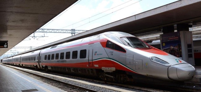 Sibari. Il Frecciargento ritorna a viaggiare per le città del Centro-Nord Sibari. Il Frecciargento ritorna a viaggiare per le città del Centro-Nord