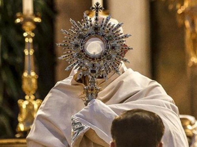 Corpus Domini e feste patronali. «Niente processioni o accompagnamenti di immagini sacre»