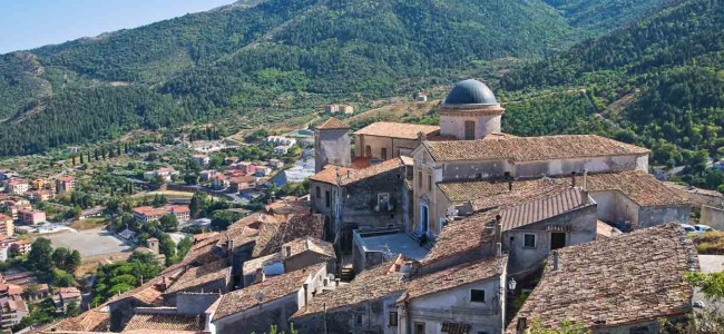 Morano. Minoranza attacca il sindaco. «I soldi ci sono. Famiglie e imprese hanno diritto ad un bonus» Morano. Minoranza attacca il sindaco. «I soldi ci sono. Famiglie e imprese hanno diritto ad un bonus»