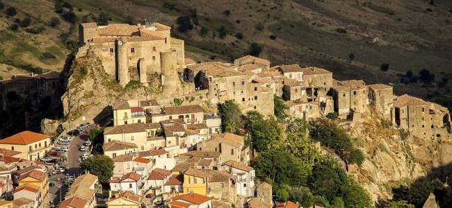 Oriolo. Dalla foto di Basile al “pasticcio” sugli Lsu-Lpu. «La rivoluzione mancata della Colotta» Oriolo. Dalla foto di Basile al “pasticcio” sugli Lsu-Lpu. «La rivoluzione mancata della Colotta»