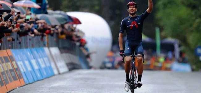 Giro d’Italia. Ganna a braccia alzate sul traguardo di Camigliatello Silano Giro d’Italia. Ganna a braccia alzate sul traguardo di Camigliatello Silano