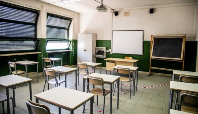 Contrasto al Covid. Regione Calabria chiude scuole superiori e vieta spostamenti notturni