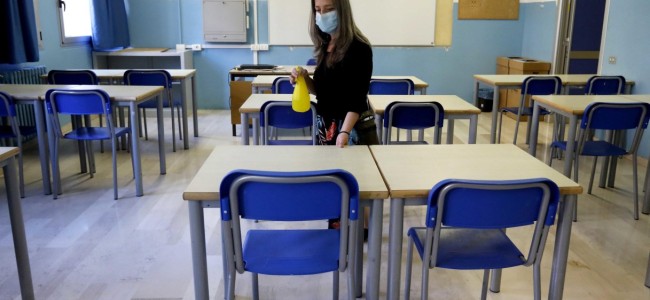 Maestra positiva al Covid in provincia di Cosenza. Sindaco chiude la scuola Maestra positiva al Covid in provincia di Cosenza. Sindaco chiude la scuola
