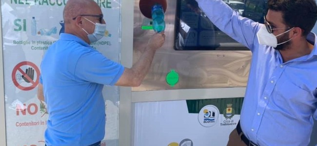 Trebisacce. Eco-compattatore mangia plastica che regala sconti nelle attività commerciali Trebisacce. Eco-compattatore mangia plastica che regala sconti nelle attività commerciali