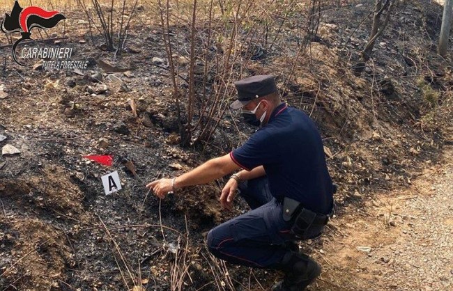 Castrovillari. Le telecamere di videosorveglianza incastrano il baby piromane Castrovillari. Le telecamere di videosorveglianza incastrano il baby piromane