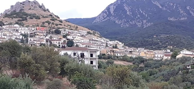 Francavilla Marittima ha scelto il nuovo sindaco. Gaetano Tursi a Palazzo di Città in compagnia dei giovani Francavilla Marittima ha scelto il nuovo sindaco. Gaetano Tursi a Palazzo di Città in compagnia dei giovani