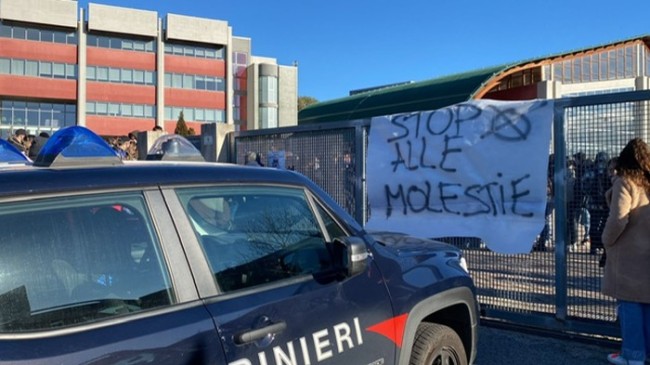 Protesta studenti nel Cosentino. «Molestie sessuali a scuola»