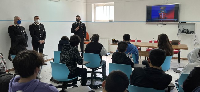 Terranova da Sibari. Arma dei Carabinieri a confronto con gli alunni del Comprensivo Terranova da Sibari. Arma dei Carabinieri a confronto con gli alunni del Comprensivo