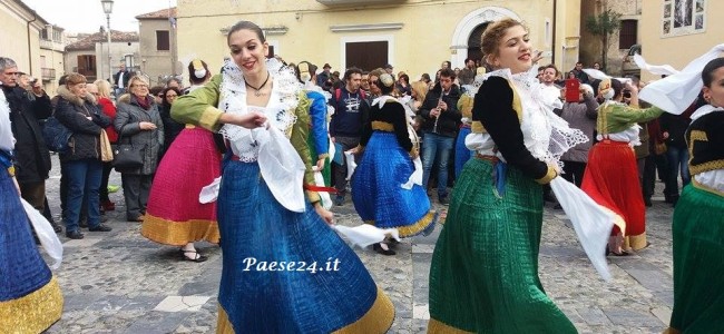 Civita. Tornano le Vallje sotto gli occhi del presidente della Repubblica d’Albania Civita. Tornano le Vallje sotto gli occhi del presidente della Repubblica d’Albania