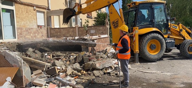 Lotta all’abusivismo. Demolizioni a Sibari Lotta all’abusivismo. Demolizioni a Sibari