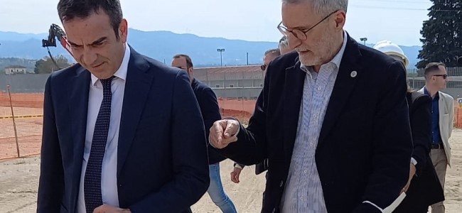 Laghi a Occhiuto: «Ok i nuovi ospedali, ma potenziamo pure quelli esistenti» Laghi a Occhiuto: «Ok i nuovi ospedali, ma potenziamo pure quelli esistenti»