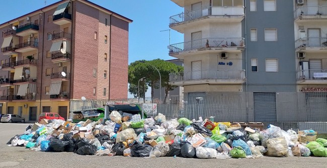 Emergenza rifiuti nella Sibaritide. Nuova ordinanza del sindaco di Corigliano-Rossano