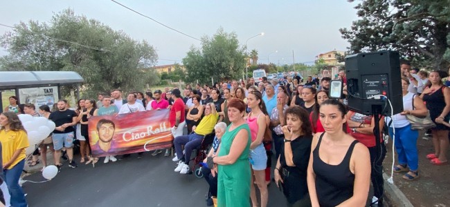 Sibari. Una strada per il giovane Raffaele Sbarra, vittima di incidente stradale Sibari. Una strada per il giovane Raffaele Sbarra, vittima di incidente stradale