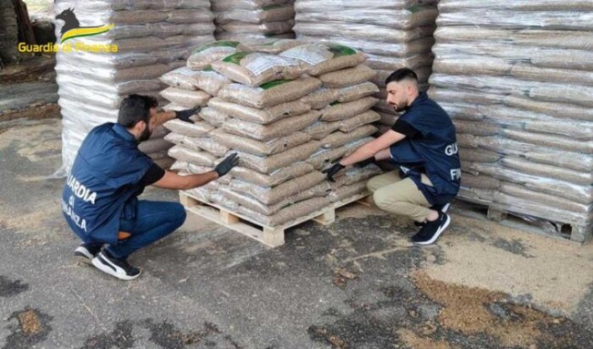 Guardia di Finanza sequestra 75 tonnellate di pellet contraffatto