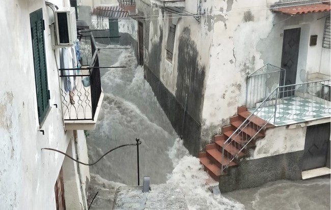 Maltempo, forti piogge a Corigliano-Rossano. Numerosi disagi in città