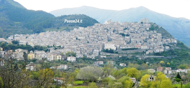 Morano. Con il Photowalking, trekking urbano nel centro storico tra emozioni e sapori Morano. Con il Photowalking, trekking urbano nel centro storico tra emozioni e sapori