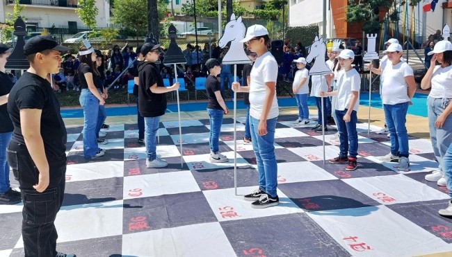 Rocca Imperiale come Marostica con la sua partita a scacchi viventi Rocca Imperiale come Marostica con la sua partita a scacchi viventi