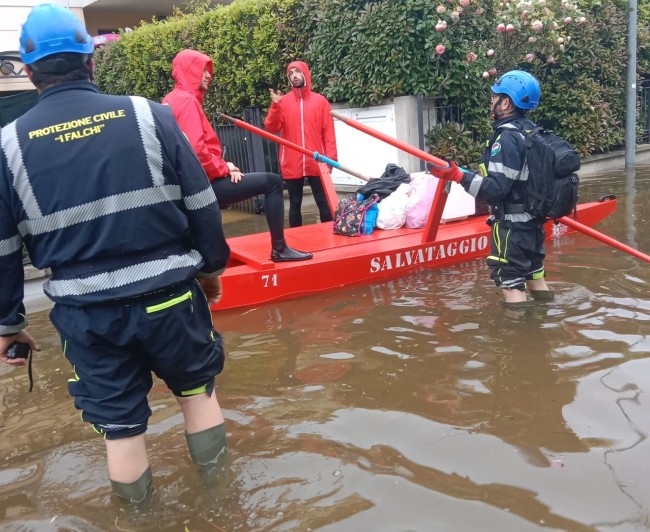 Corigliano-Rossano. Volontari della Protezione Civile nelle aree alluvionate dell’Emilia Romagna