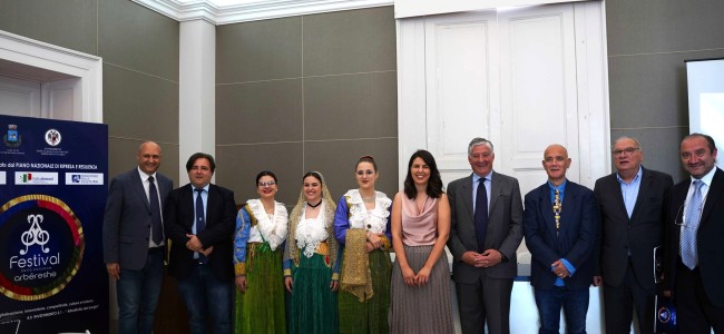 San Demetrio Corone. Un’orchestra sinfonica al Festival della Canzone Arbëreshë San Demetrio Corone. Un’orchestra sinfonica al Festival della Canzone Arbëreshë