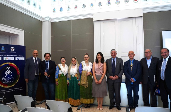 San Demetrio Corone. Un’orchestra sinfonica al Festival della Canzone Arbëreshë San Demetrio Corone. Un’orchestra sinfonica al Festival della Canzone Arbëreshë