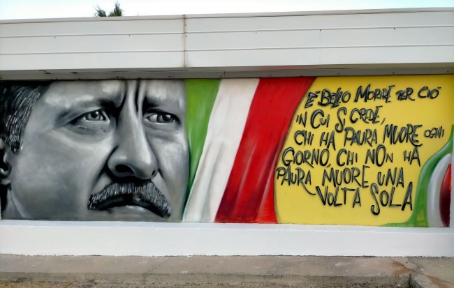 Rossano. Murales dedicato a Paolo Borsellino in un parco riaperto al pubblico Rossano. Murales dedicato a Paolo Borsellino in un parco riaperto al pubblico