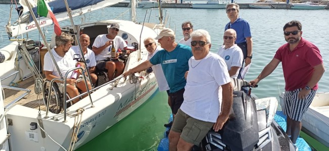 Velisti in carrozzina fanno il “Giro d’Italia” e sbarcano a Cariati Velisti in carrozzina fanno il “Giro d’Italia” e sbarcano a Cariati