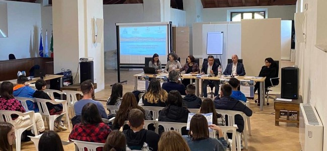 Studenti sentinelle del mare. A Roseto Capo Spulico l’educazione ambientale parte dai più piccoli Studenti sentinelle del mare. A Roseto Capo Spulico l’educazione ambientale parte dai più piccoli