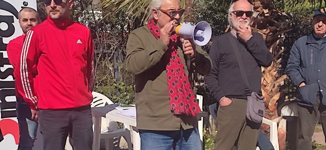 Trebisacce. Sit-in davanti all’ex ospedale. «Occhiuto dica la verità sulla mancata riapertura» Trebisacce. Sit-in davanti all’ex ospedale. «Occhiuto dica la verità sulla mancata riapertura»