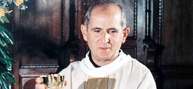 A Cassano arrivano le reliquie di don Pino Puglisi, il prete ucciso dalla mafia A Cassano arrivano le reliquie di don Pino Puglisi, il prete ucciso dalla mafia