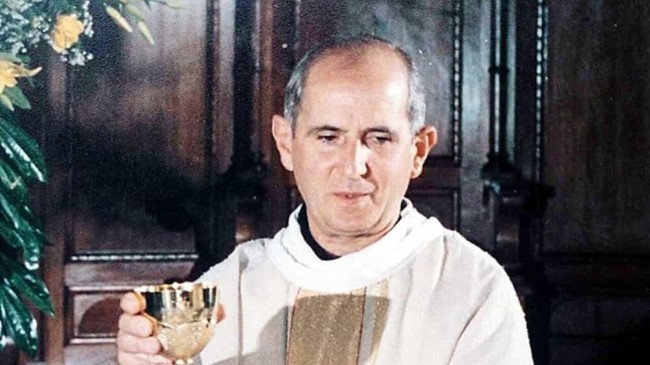 A Cassano arrivano le reliquie di don Pino Puglisi, il prete ucciso dalla mafia A Cassano arrivano le reliquie di don Pino Puglisi, il prete ucciso dalla mafia