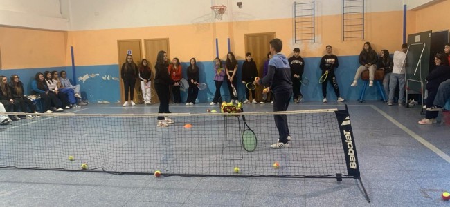 Trebisacce. All’Istituto Aletti “Racchette in classe” sulla scia di Sinner Trebisacce. All’Istituto Aletti “Racchette in classe” sulla scia di Sinner