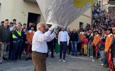 Oriolo. Dramma alla festa patronale. Luigi Abate vola in cielo con il suo pallone per San Francesco