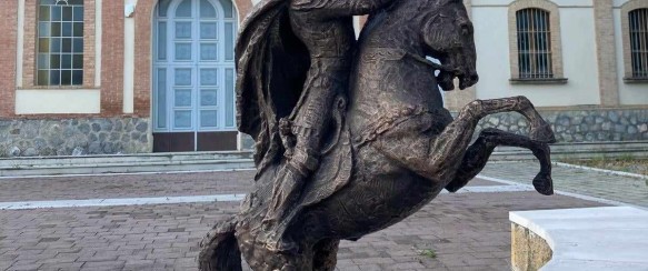A San Basile la più grande statua di Skanderbeg in Italia