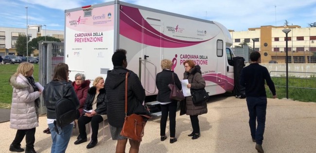 Roseto Capo Spulico. Lotta tumore al seno. Sul lungomare arriva la Carovana della Prevenzione Roseto Capo Spulico. Lotta tumore al seno. Sul lungomare arriva la Carovana della Prevenzione