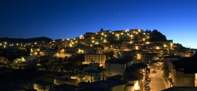 Albidona. Il Presepe Vivente trasforma i vicoli del borgo in Betlemme per una notte Albidona. Il Presepe Vivente trasforma i vicoli del borgo in Betlemme per una notte