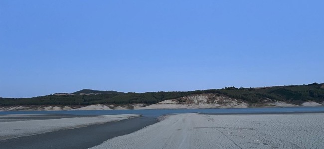 Senise. Diga svuotata di acqua e speranze. Comitato Giovani Agricoltori Lucani chiede intervento Regione Senise. Diga svuotata di acqua e speranze. Comitato Giovani Agricoltori Lucani chiede intervento Regione