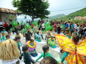 I BAMBINI SANDONATESI FESTEGGIANO LA NATURA