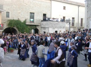balli in piazza VILLAPIANA ANNIVERSARIO