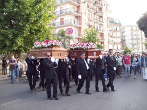 donne investite a rossano funerali