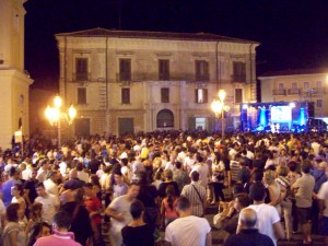 Bagno di folla per la cantante Verdiana Zangaro (1) (1)