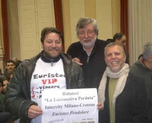 Euristeo Ceraolo (a sinistra) insieme al cantautore Francesco Guccini (al centro)