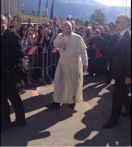 Il Papa davanti alla Casa circondariale di Castrovillari (foto presa dal web)