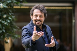 Enrico Brignano il 26 agosto sarà a Villapiana