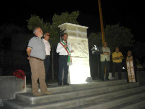 La foto dell'inaugurazione di Piazza Sant'Anna e del monumento dedicato ai minatori