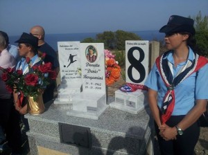La lapide in memoria di Denis Bergamini