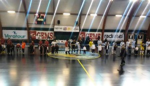 I saluti di rito prima del match tra la Lazio e il Corigliano calcio a 5 